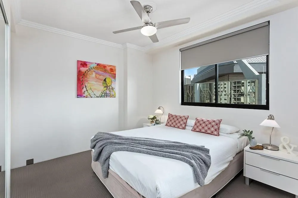 Republic Apartments Brisbane City 4*,