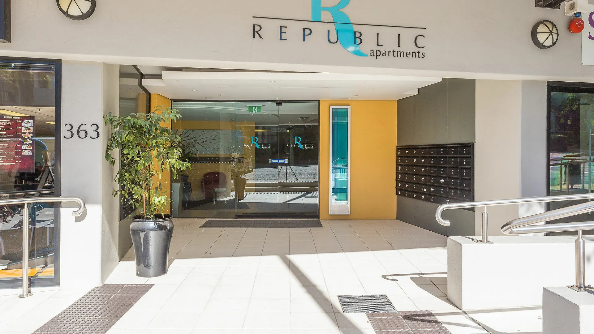 Republic Apartments Brisbane City 4*,